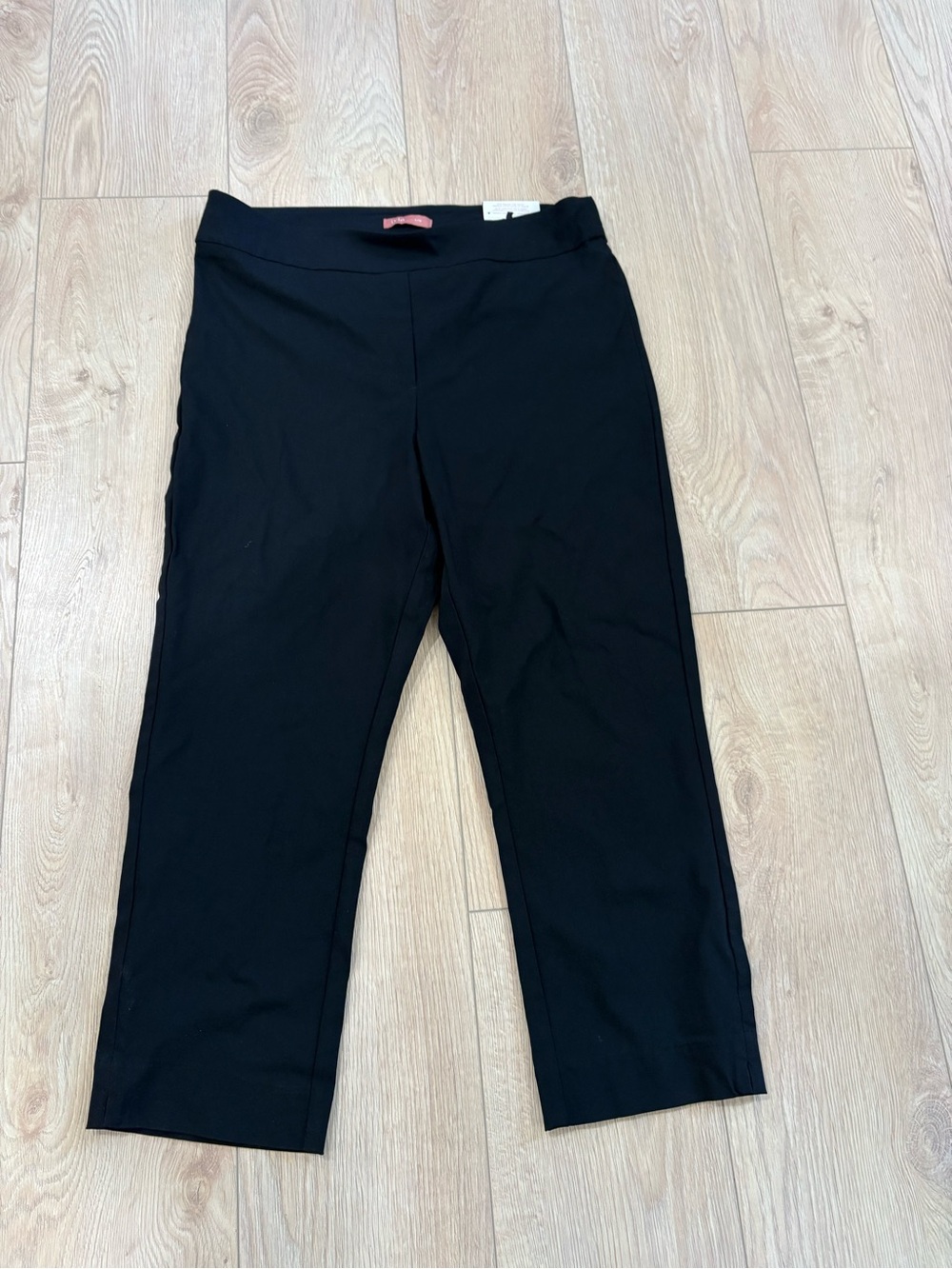 Women's Black Slim Cropped Trousers.  L - Picture 3 of 6